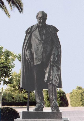 Памятник А. Сеговии в г. Линаресе.